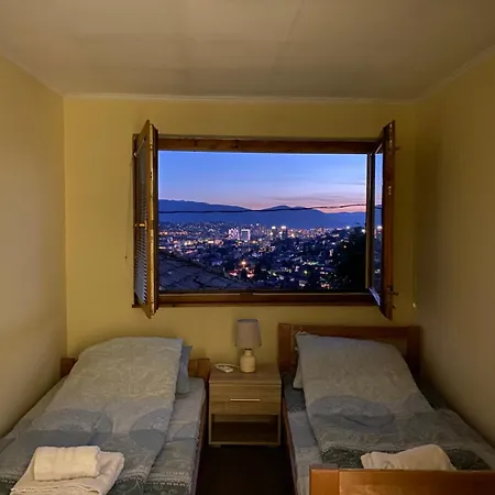 Terrace View In The Heart Of Vakantiehuis